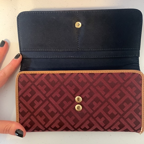 Tommy Hilfiger Wallet- Maroon - Picture 2 of 4